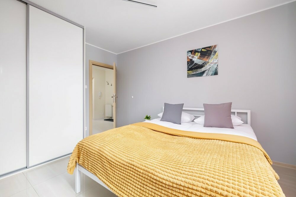 Apartment Mondrian by Renters