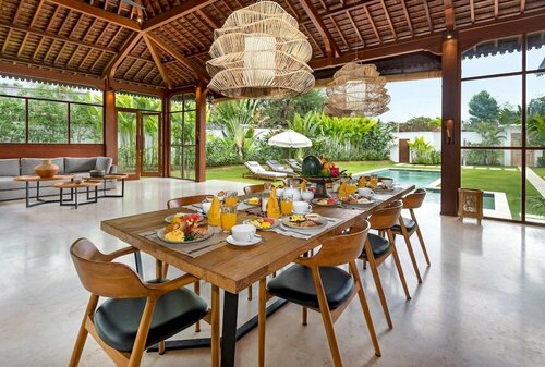 Villa Aloui by Villa Finder, Book Villa Badung hoteller med parkering, Parkering