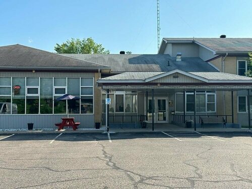 Bears den Lounge and Motel, Prenota Motel Hotel a Ontario con parcheggio, Parcheggio