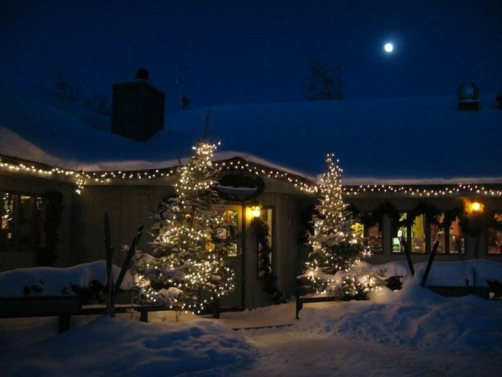 Gunflint Lodge & Outfitters
