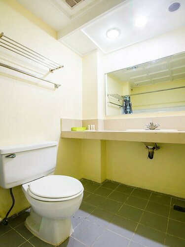 OYO 465 Ford's Inn (Vaccinated Staff), Rezervasyon Otel Cebu otoparklı oteller, Otopark