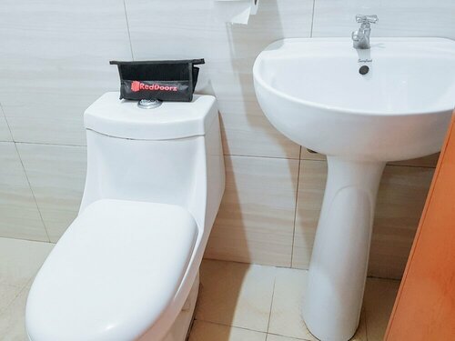 RedDoorz near Ramiro Community Hospital, Rezervasyon Otel Tagbilaran Bohol