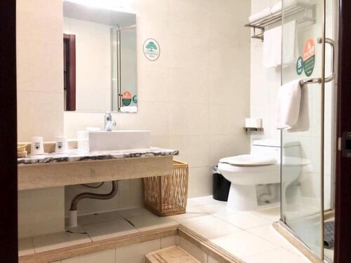 GreenTree Inn Taicang Baolong Square Hotel, Забронировать Отель Отели Сучжоу 3 звезды, 3*
