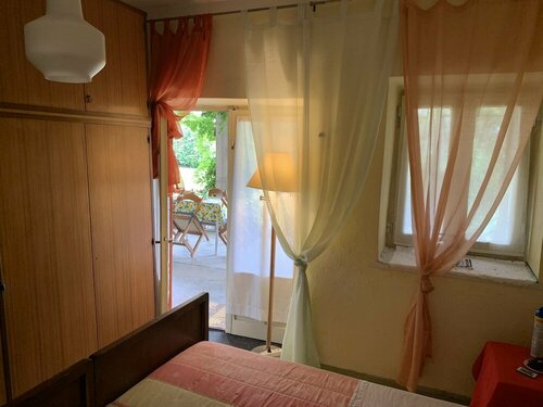 B&B by lakes Orta Maggiore, Забронировать Отель «постель и завтрак» Отели Боргоманеро с парковкой, Парковка