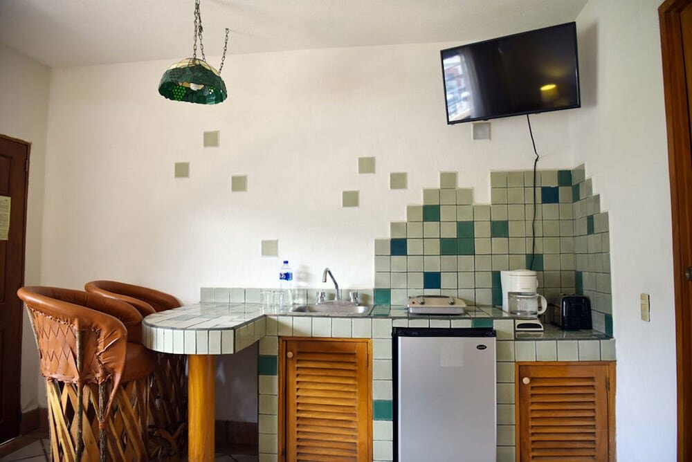 Hotel Eloisa - Near Playa de los Muertos