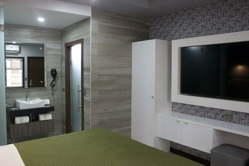 Hotel Grand One Plaza, Book Hotel Centro Tijuana