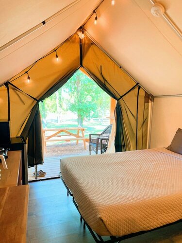Son's River Ranch Glamping Cabin 14, Rezervovat Kemp Kingsbury Texas