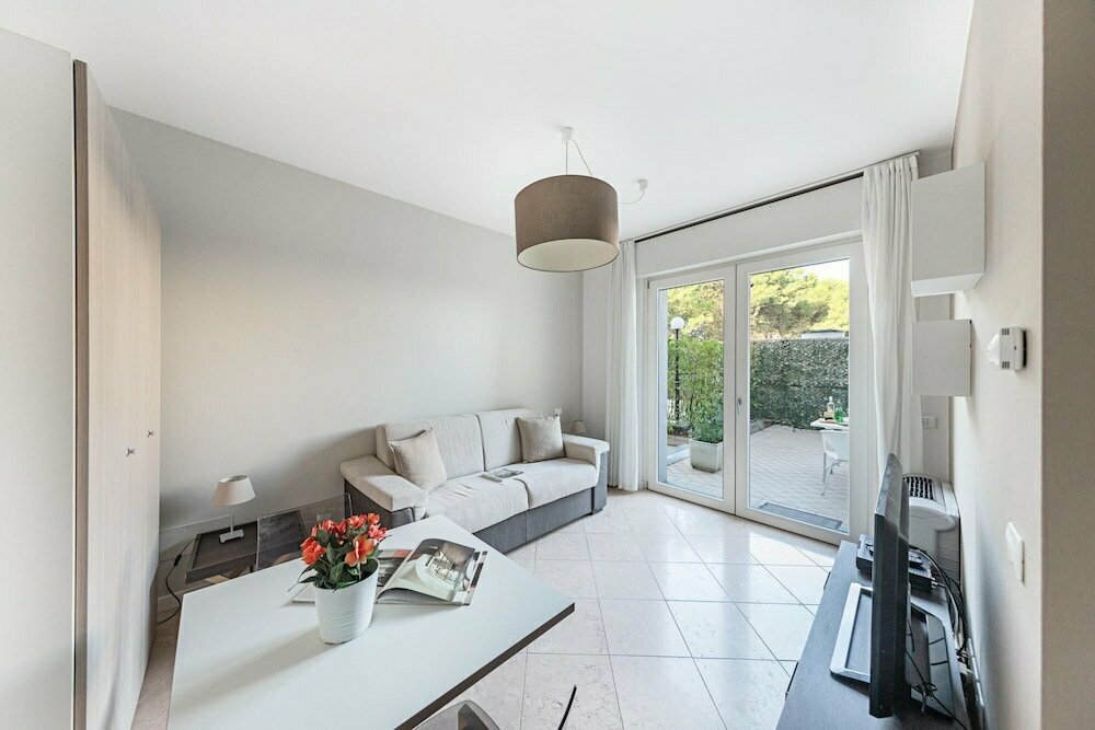 Residenza Miralago With Pool - Ground Floor Studio Apartment