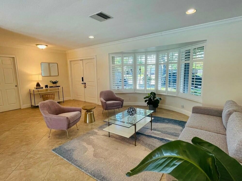 Luxurious 3BR Pool House. Lovely Place