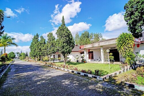 Capital O 92214 Beristera Hotel, Забронировать Отель Сидикаланг Суматра