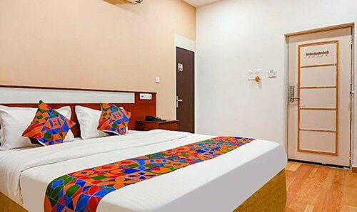 Fabhotel Shubh Shaleen Springs, Book Hotel Madhya Pradesh hoteller med pool, Swimmingpool