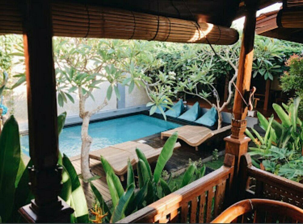 B52 Hotel and Villa