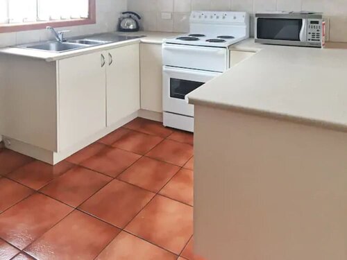 Home Near Shops & Beach, Rezervasyon Otel Victoria otoparklı oteller, Otopark