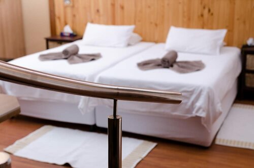 Hotel Deutsches Haus Swakopmund, Забронировать Отель Отели Свакопмунд с завтраком, рядом с Otavi-Bahnhof, Завтраки