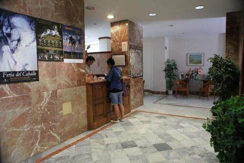 Hotel El Coloso, Забронировать Отель Херес-де-ла-Фронтера Коста-де-ла-Лус, рядом с Бодега-Тио-Пепе