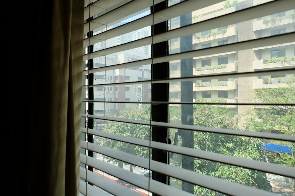 Amorsolo Mansion Apartments And Suites