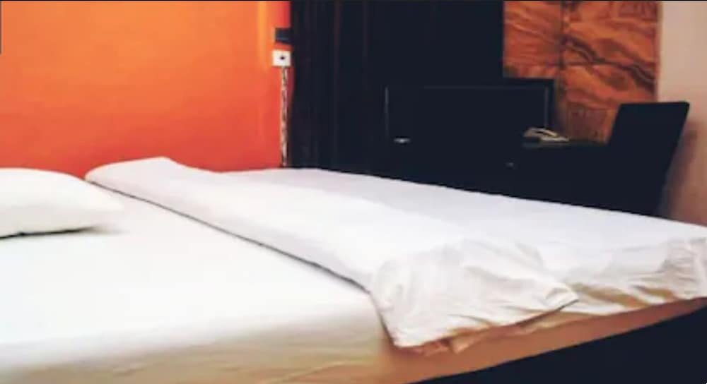 Ivon Suites
