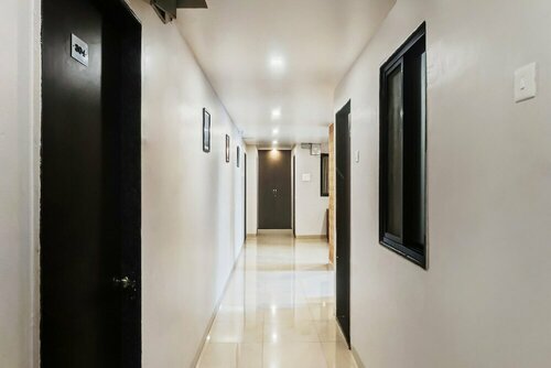 OYO 23501 Log Inn Plaza, Varaa Hotelli 3 tähden hotellit kohteessa Karegaon, 3*