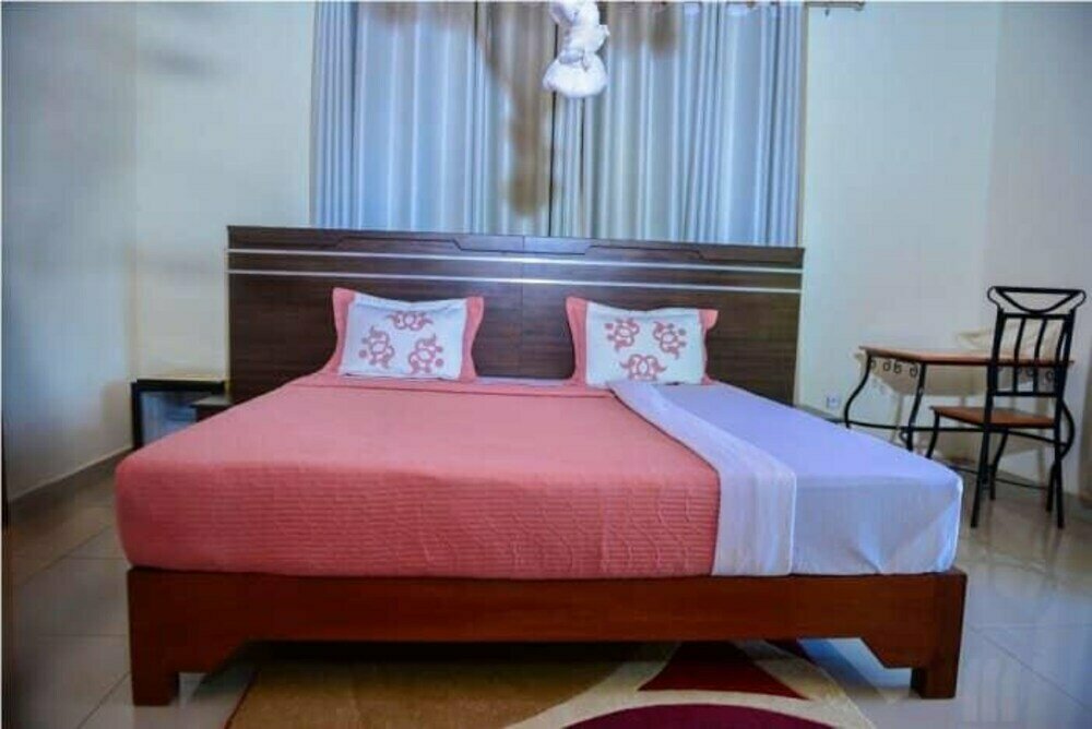 Elegance Hotel