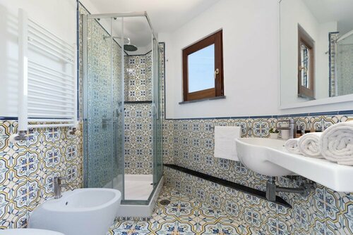 Villa Chez Piè Panoramic Views Pool and Guest Services, Забронировать Вилла Отели Побережья Сорренто с парковкой, Парковка