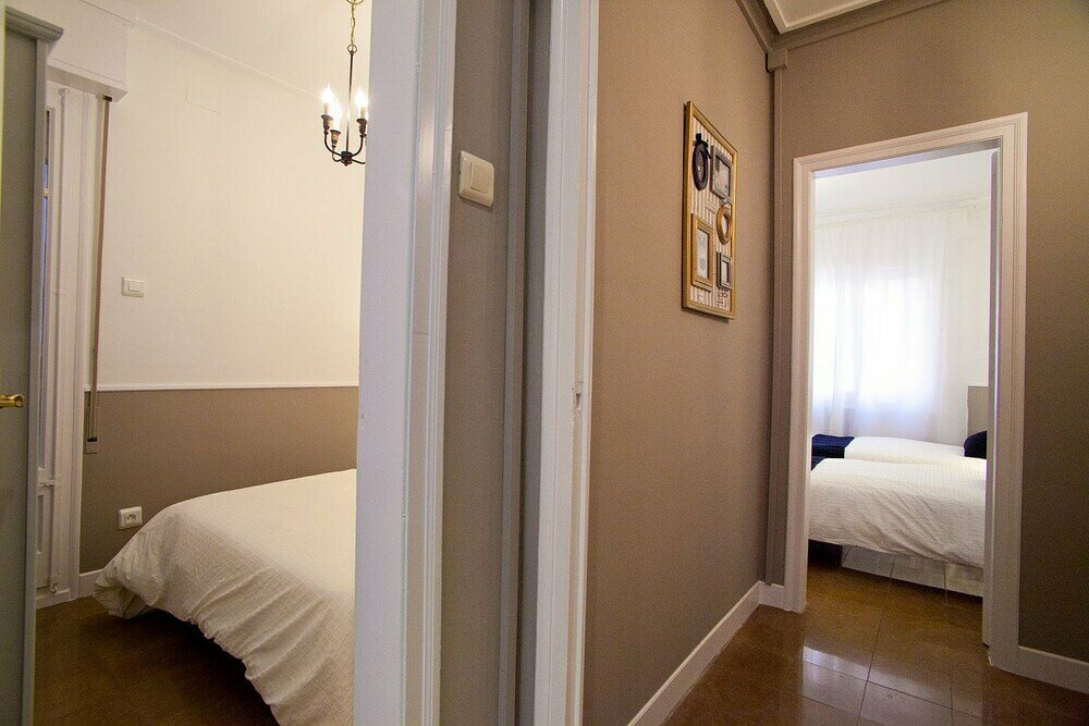 Cute & Spacious Eixample Apartment