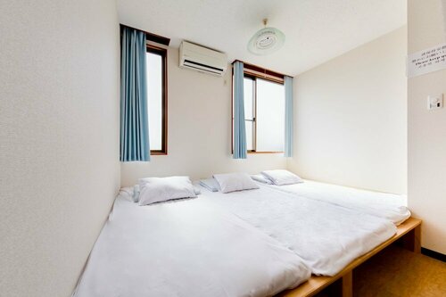 Yolee Guest House, Забронировать Гостевой дом Гостевые дома префектуры Осаки, Гостевой дом