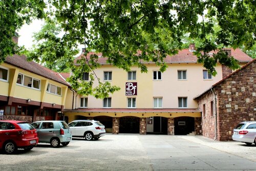 BF Hotel, Забронировать Отель Отели Шомодь с парковкой, Парковка