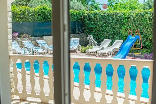 Vacation Pool Apartments, Забронировать Апартаменты/квартира Отели Недесчина с бассейном, Бассейн