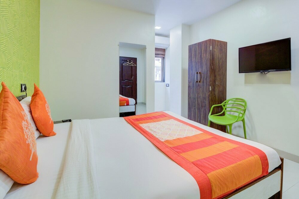 Hotel Girgaon Palace Near Chowpatty Beach