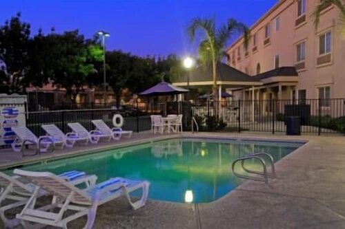 Holiday Inn Express & Suites - Tulare, an IHG Hotel, Reserva ahora Hotel Tulare California