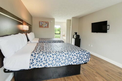 Econo Lodge Sevierville-Pigeon Forge on the River, Забронировать Мини-отель Мини-отели Севьервилл, рядом с Курган Макмахан, Мини-отель