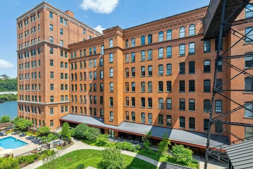 Historic Loft Retreat With Pool, Забронировать Апартаменты/квартира Отели Питтсбурга с бассейном, рядом с Penn Brewery, Бассейн