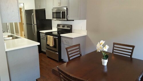 Fully Renovated 1 min. to Melrose Ave., Забронировать Апартаменты/квартира Отели Большого Лос-Анджелеса с парковкой, Парковка