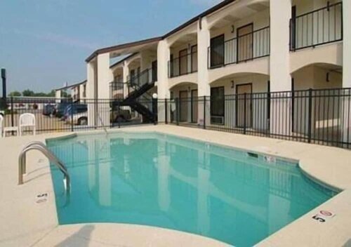 Key West Inn - Montgomery South, Забронировать Отель Монтгомери штат Алабама