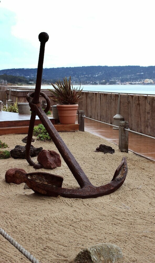 Monterey Tides Hotel