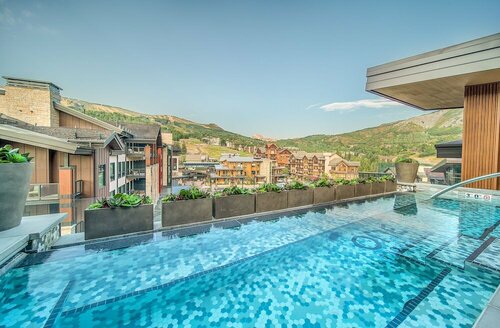 Luxury 3 Bedroom Ski in