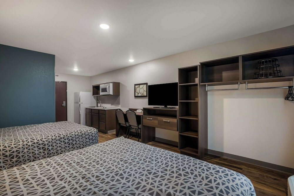 WoodSpring Suites Milwaukee - Menomonee Falls
