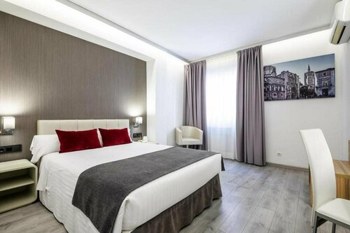 Отель Sweet Hotel Renasa, Забронировать Отель Отели Валенсии с парковкой, рядом с Alameda Bridge, Парковка