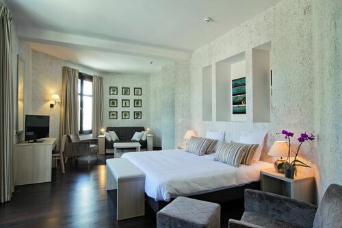 Les Loges Du Parc & Spa, Забронировать Курортный отель Ла-Рош-Позе Вьен