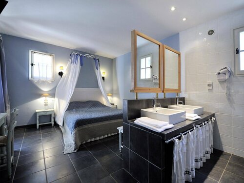 Logis Hotels, Забронировать Отель Карпантра Mont Ventoux