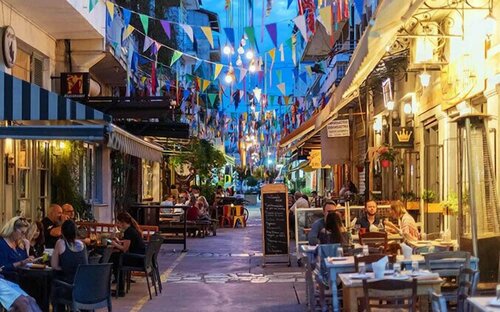 City-Sea Fusion, Elegant Gem Minutes from the Beach, Забронировать Апартаменты/квартира Каламата Messinia