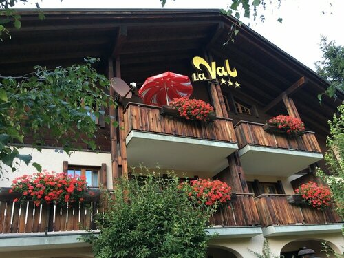 Hotel La Val, Boek Bed and Breakfast Sedrun Disentis Sedrun