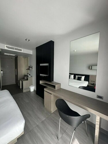 Neon Patong Hotel, Забронировать Отель Отели Катху с бассейном, Бассейн