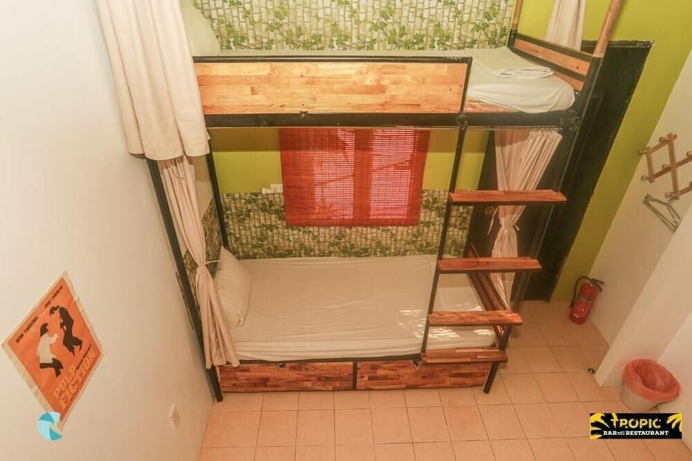 Tropic Hostel And Restaurant