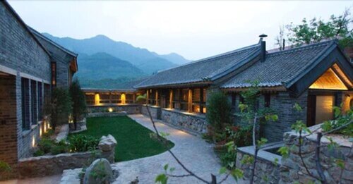 Brickyard Retreat at Mutianyu Great Wall Adjoin to Mutianyu Great Wall - Room with the View of Great Wall - Chinese massage experience - Vehicle Shuttle Service - International Catering - SPA& Nail Beauty Facilities