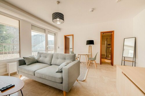 Stylish Minimalism in Kirchberg, Забронировать Апартаменты/квартира Кирхберг Люксембург, рядом с Dommeldange Train Station