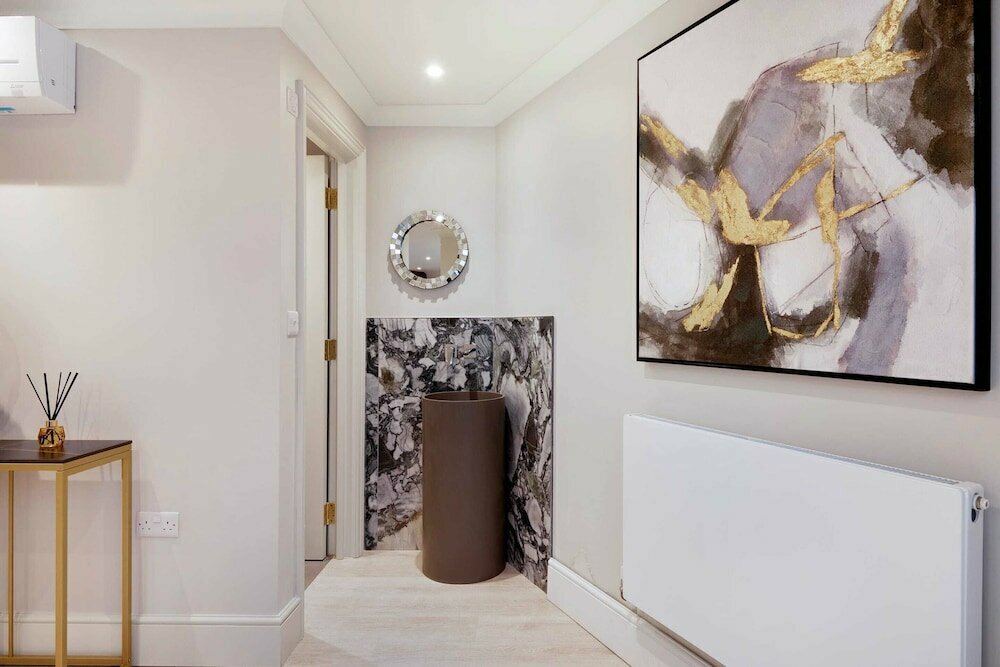 Marble Arch Suite 8-hosted by Sweetstay