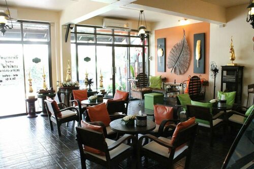 Chita Coffee & Guesthouse, Забронировать Гостевой дом Лампанг Lampang Province, рядом с Wat Phra Kaeo Don Tao Suchadaram