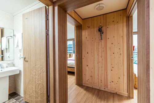 Cheonjiyeon Hotel, Забронировать Отель Отели Согвипхо с завтраком, рядом с Библиотека «Саммэбон», Завтраки