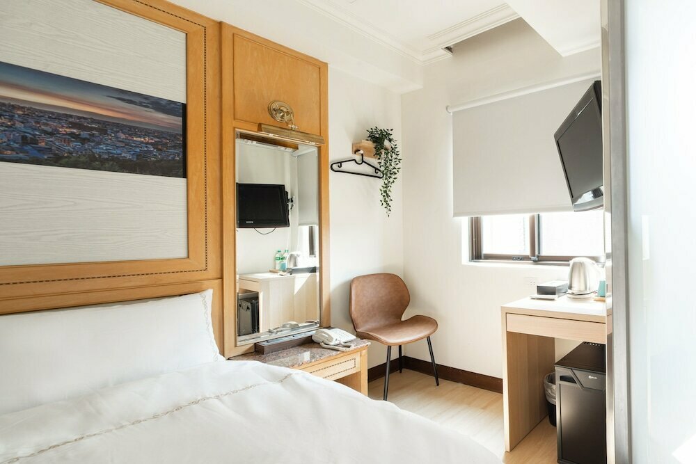 HiRiver Hotel